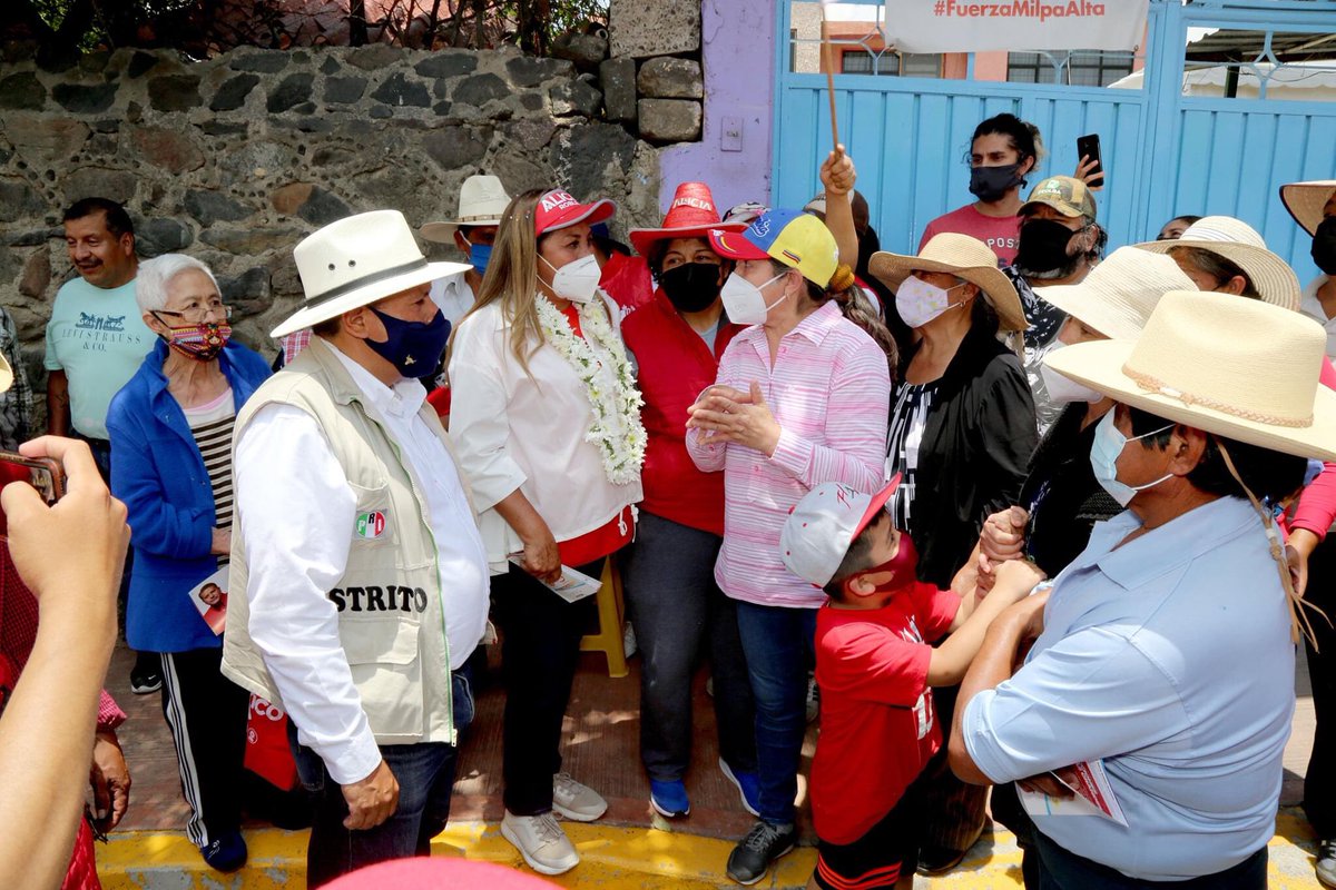 AliciaRobles_Ac's tweet photo. Hoy la gente de San Jerónimo Miácatlan y San Agustín Othenco hizo de nuestro paso una fiesta, que sin duda presagia mejores tiempos para la gente de la demarcación.
#SoyAliciaRoblesAcevedo futura #AlcaldesaDeMilpaAlta.👏
#6Junio2021🗓 #VamosAGanar
#VaPorMilpaAlta 💙❤️💛 https://t.co/1KxRNdvYq6