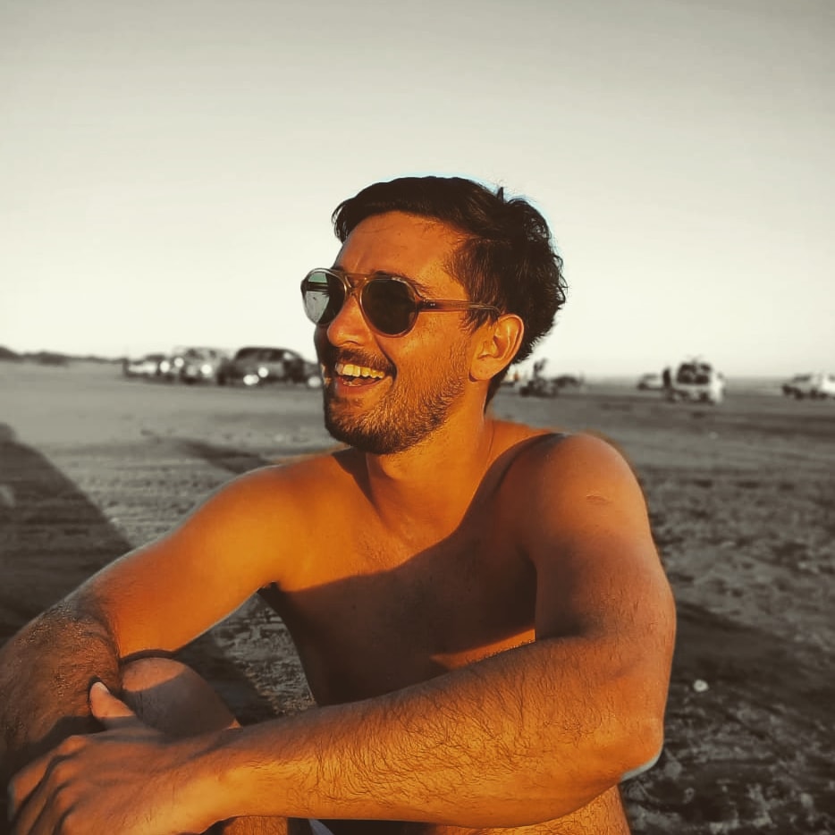 AriasFakuu's tweet photo. #NuevaFotoDePerfil2021 Y bueno, acá otra vez, quizás me tomé un tiempo! 😂 https://t.co/LRW5RFwmKd