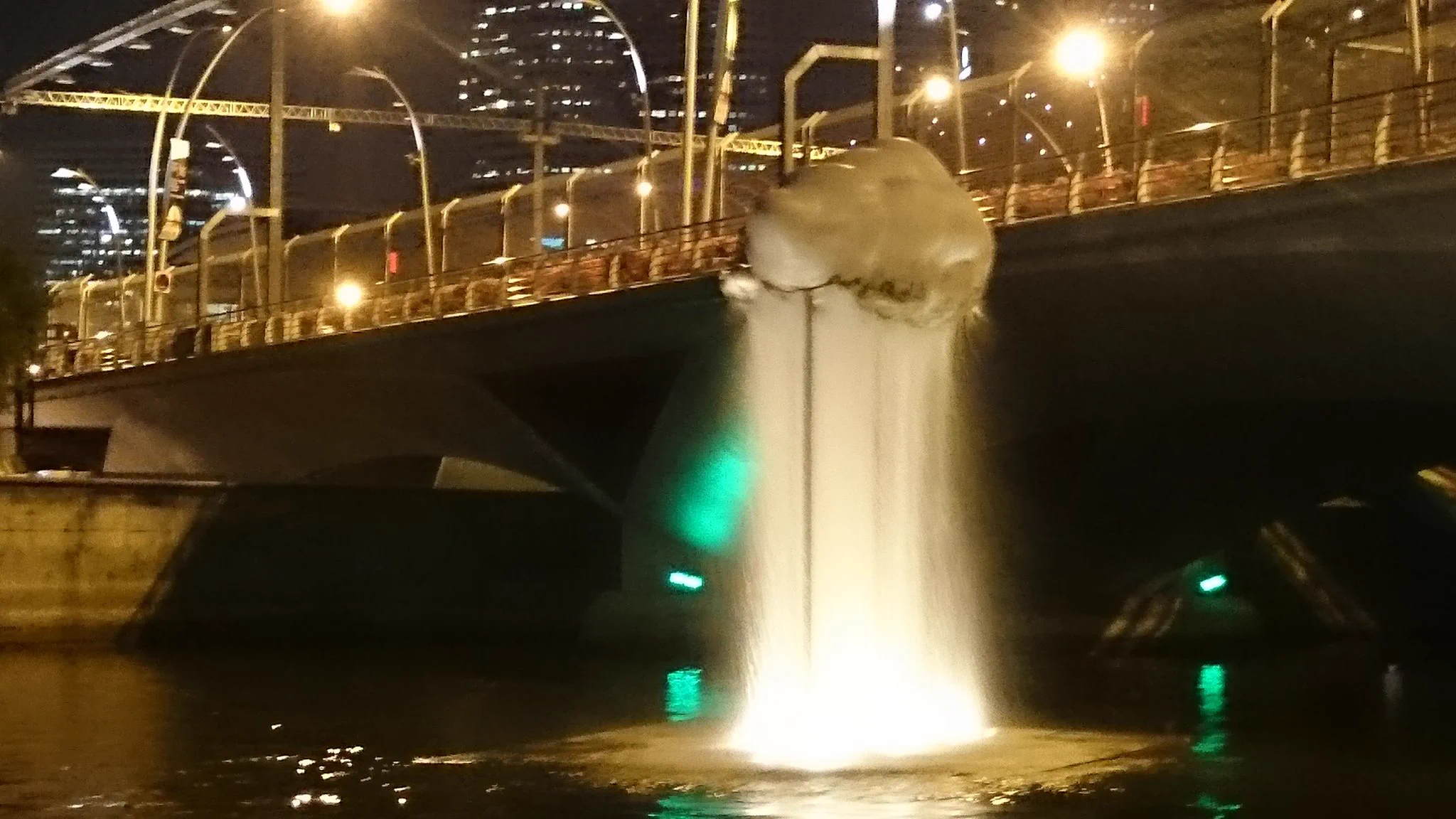 これはシンガポール川の雲のオブジェ！！！(^o^)  