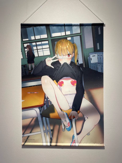 メロンブックスさんととらのあなさんの特典のタペストリーも頂いちゃった。たいへん発色が良いので是非実物見てほしい!!! 