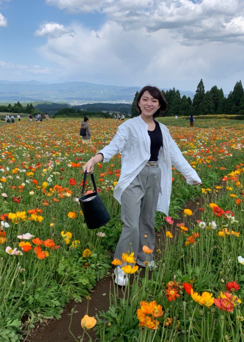 dance_kiso's tweet photo. 部員紹介🍎〜3年生編⑬〜
【たいし】
今ドキのストリート系…？と思ったら大間違い。彼は、急にカマキリの真似をし、無味の焼きそばを食うただの頭のおかしいアフロ男だ。
【かのん】
こんなにもショートヘアが似合う女性がいるだろうか。彼女の艶やかな瞳と美しいJAZZに骨抜きにされないようご注意。 https://t.co/UyI8arYyfs