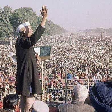 jatking1990's tweet photo. "असली भारत गांवों में बसता है" - चौधरी चरण सिंह जी

किसान मसीहा पूर्व प्रधानमंत्री श्रद्धेय चौ.चरण सिंह जी को उनकी पुण्यतिथि पर शत शत नमन:🙏🙏💐❤️

#ChaudharyCharanSingh https://t.co/eTBnfTZ8yj