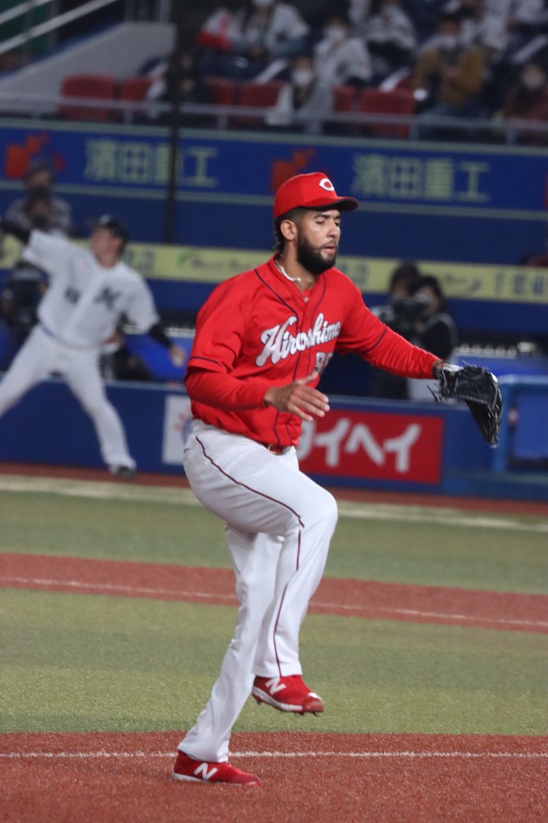 umkp_carp60's tweet photo. 七回裏
三人できっちり抑えて
上手く撮れんかったけど、ピョンと飛び上がって喜んどった
20210528ZOZOマリン
#ロベルトコルニエル #コルニエル #RobertCorniel #corniel https://t.co/IO4Mtq6rdX
