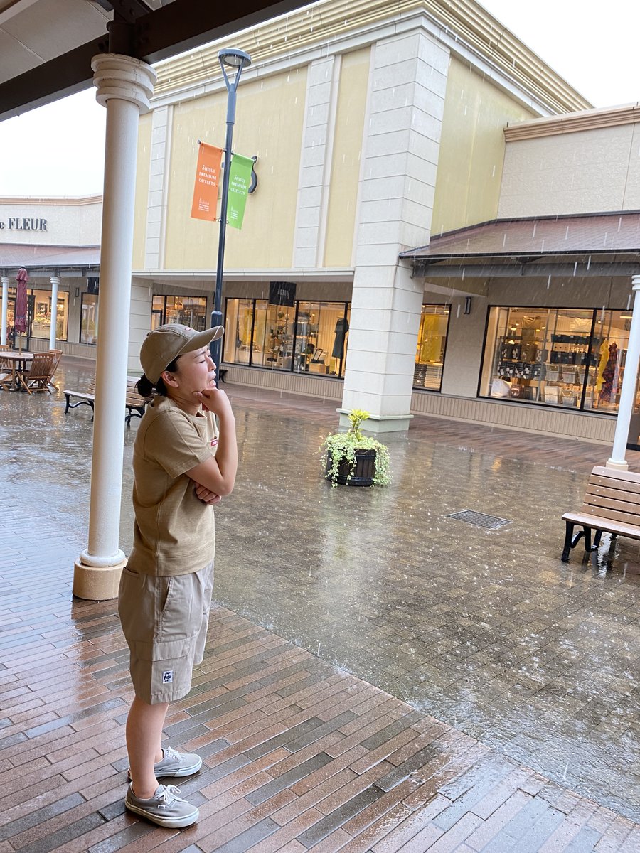 ট ইট র Chums Japan ブログ更新 T Co Wtdc18uyw0 雨が降ってきたー けどレインアイテムなんか持っていない そんなことにならないためにはこのブログをご覧ください Chums チャムス Shisuipremiumoutlets 酒々井プレミアム