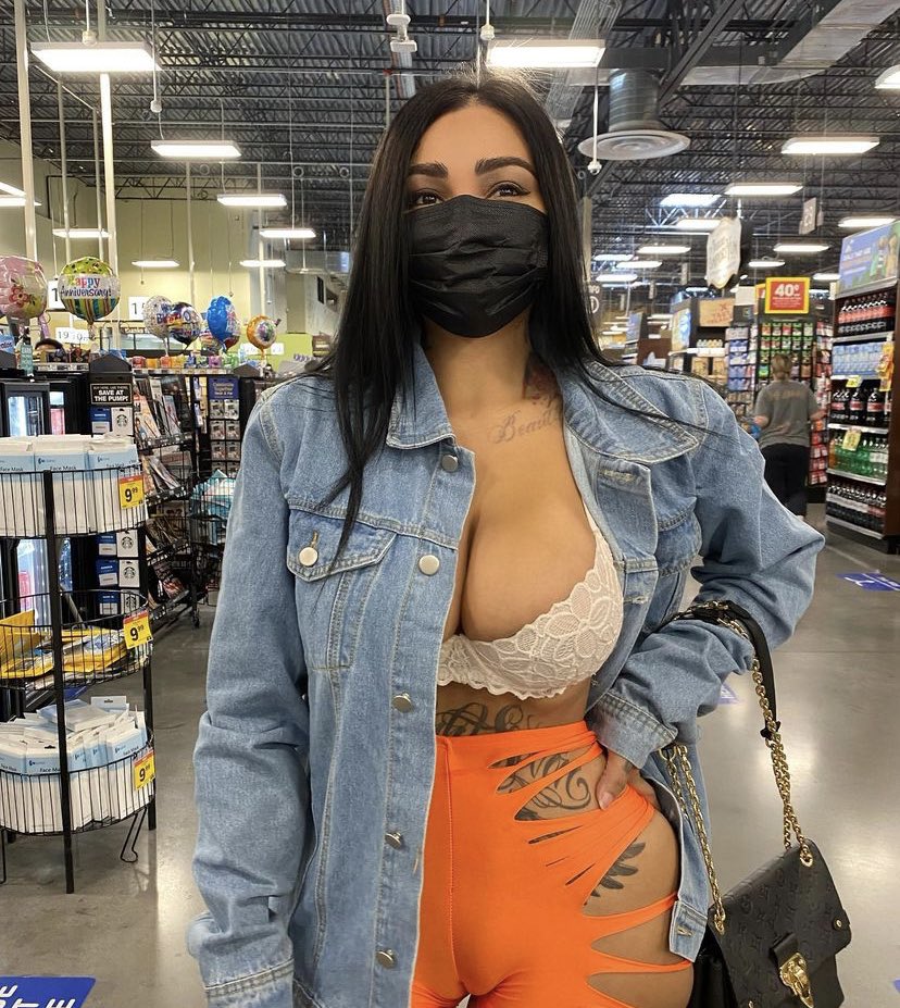 Lana_rzv's tweet photo. Salut a tous je suis nouvelle et je cherche des moneyslaves pour me payez en prv contre des nudes / Cam ect https://t.co/8A7HNgFper