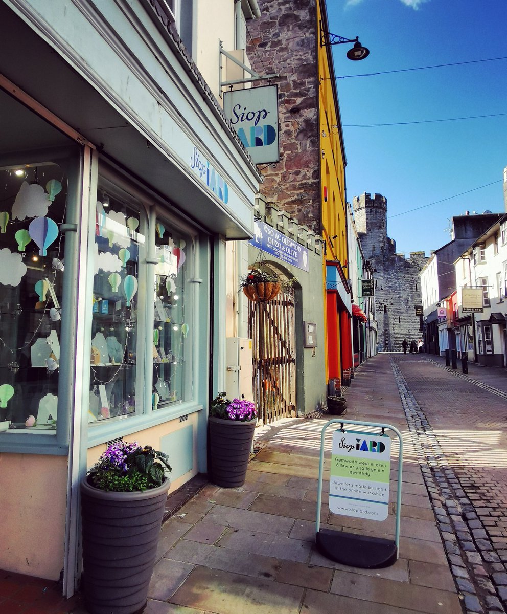 siopiard's tweet photo. Bore da! Good morning!
Ymwelwch â ni ddydd Llun- Sadwrn. Visit us Monday- Saturday. 10-5. #siopiard #strydyplas #caernarfon #jewellery https://t.co/8ahcSNuDBi https://t.co/MBsAh4HwH5