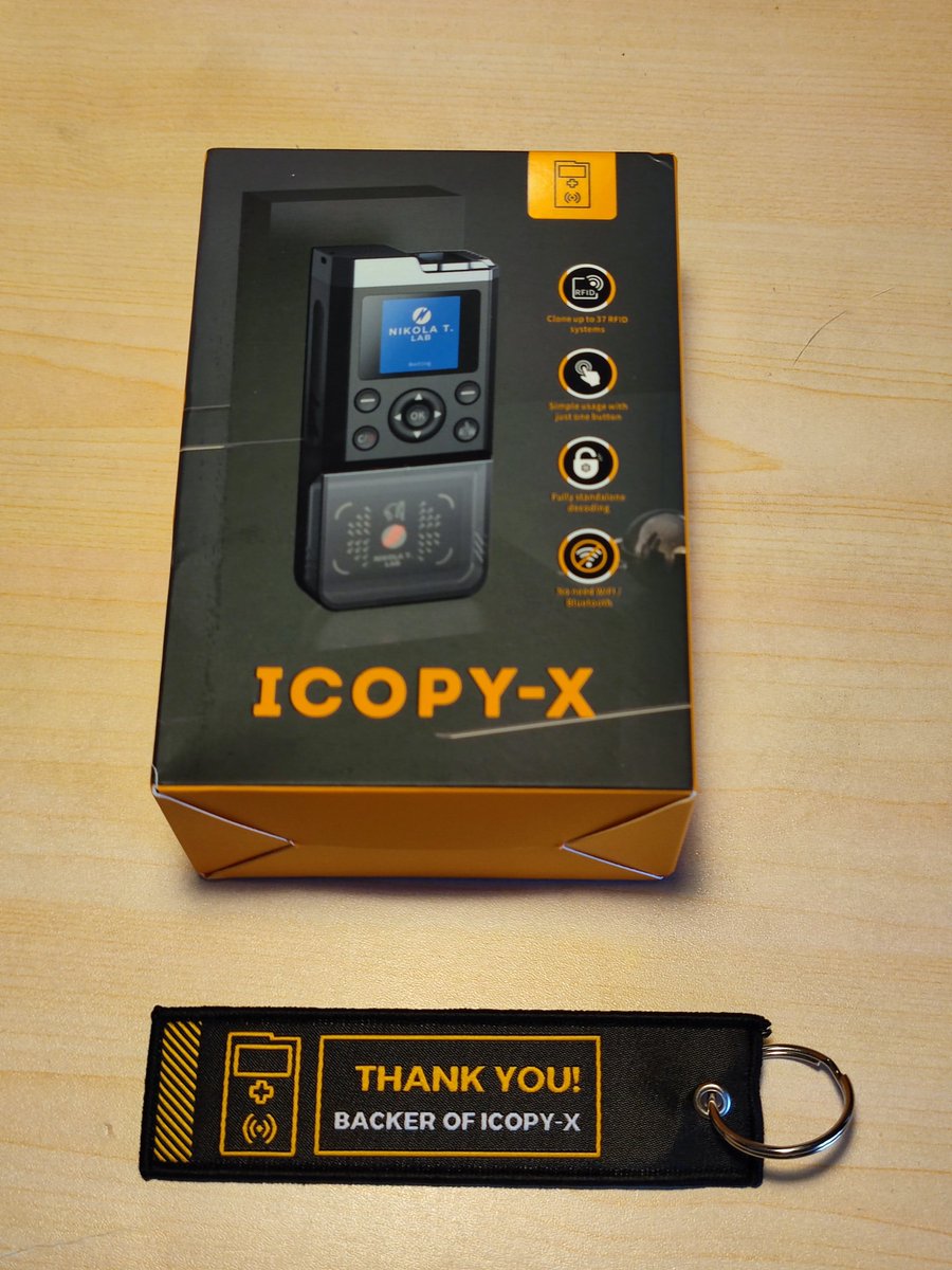 meteorsponge's tweet image. Look at this red thunder light,cute. @icopy_x @LabNikola