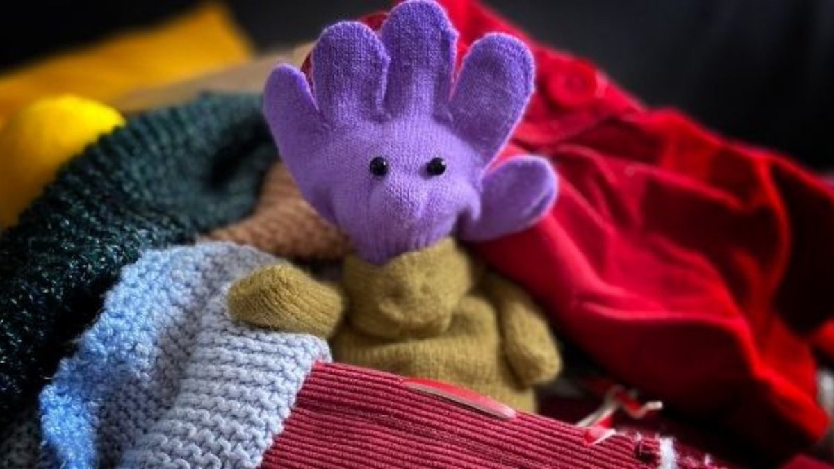 Meet Princess Olive, the hero of this morning's digital short and champion of making a #LittleMess!

You can catch @foanandfortune's puppet-packed adventure in just an hour's time - here's the link you'll need: youtube.com/watch?v=C8ImcU…

In association with @attenboroughac.