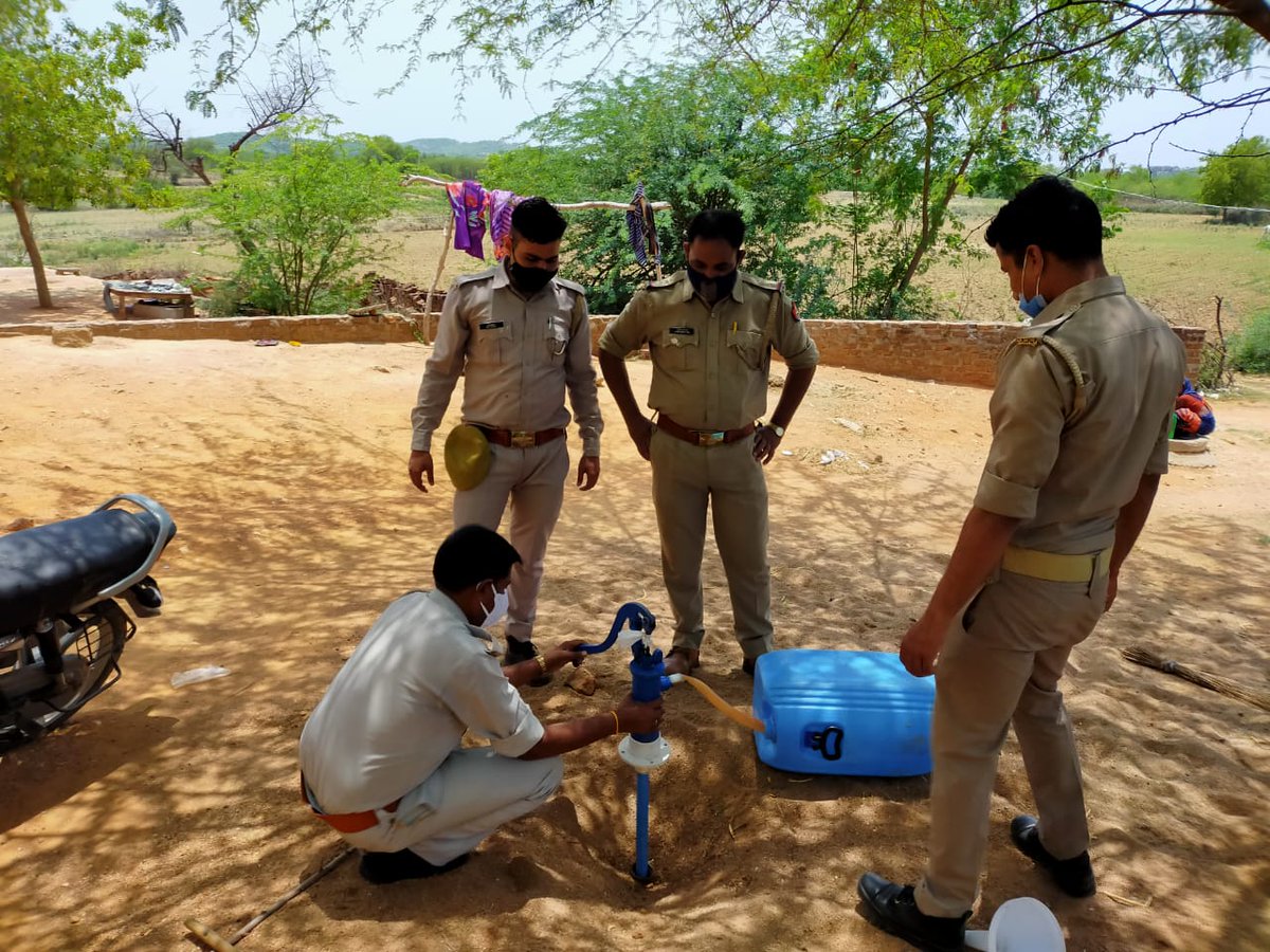 Illicit Liquor seized! <a href="/SPCityJhansi/">SP City Jhansi</a> <a href="/jhansipolice/">Jhansi Police</a> <a href="/sspjhansi/">SSP Jhansi</a> @Igrangejhansi <a href="/adgzonekanpur/">ADG ZONE KANPUR</a> <a href="/Uppolice/">UP POLICE</a>