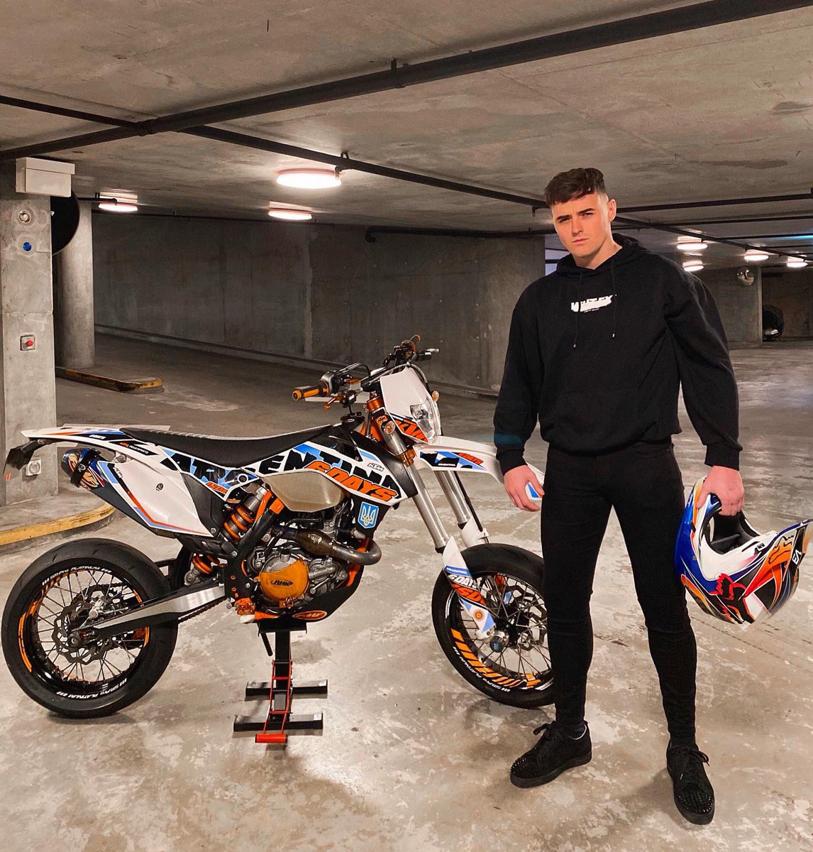 LOShaughnessy's tweet photo. New Toy Day! 😎👊🏻 
KTM 450 EXC - 6 Days edition 

Kept seeing all the boys back home out on theirs so I felt left out 😅😆 

#ktm #ktm450sixdays #supermoto #450exc #foxv3helmet #enduro #beast #sydney https://t.co/NVENvvhfZK