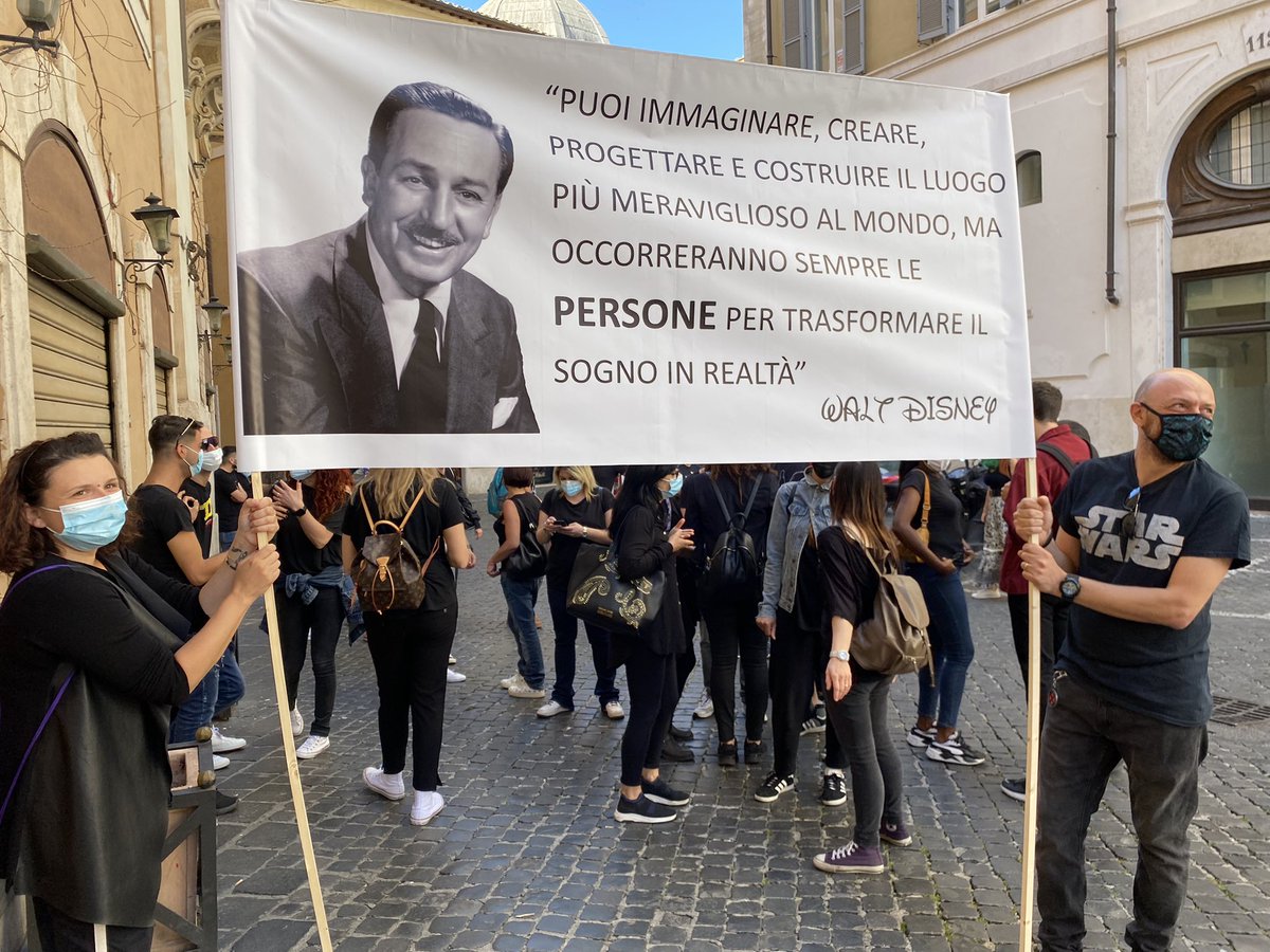 FisascatCisl75's tweet photo. @FisascatRoma2 #DisneyStore Oggi sciopero e mobilitazione a #Roma #Milano e #Napoli contro la dismissione dei negozi annunciata dal colosso americano. Lavoratrici e lavoratori non si arrendono alla chiusura, la @fisascat al loro fianco tenterà in primis la strada della ricollocazione https://t.co/pFN5DjJ74g