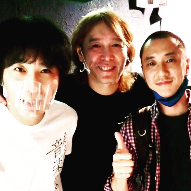 千葉大輔 Gabigabi バッキンガム宮殿 على تويتر 主演男優賞 健一と助演男優賞 路上シンガーと 久々のスリーショット そろそろ音楽をやめようと思う 千葉大輔 Gabigabi バッキンガム宮殿 على تويتر 主演男優賞 健一と助演男優賞 路上シンガーと 久々のスリーショット そろそろ音楽をやめようと思う