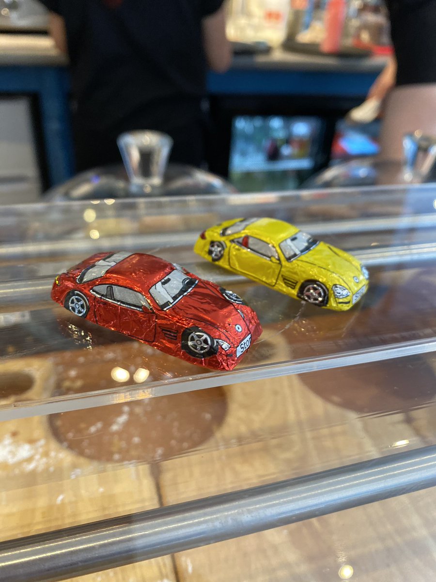 ACWRacing71's tweet photo. Love that my favourite #Chocolatiers @RumseysChoc do @ACWRacing71 inspired coloured racing cars 🤩🤩😍 https://t.co/zkZ183ZXay