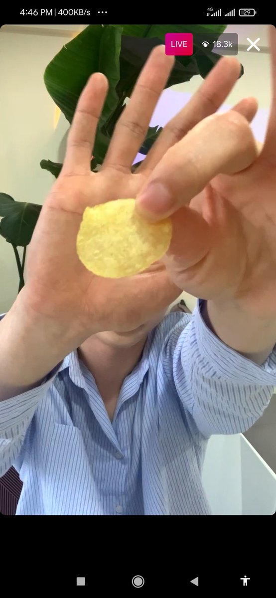 ItschoiShinelee's tweet photo. I want lips, ay Este chips🤣 https://t.co/ZXOPH8GaJu