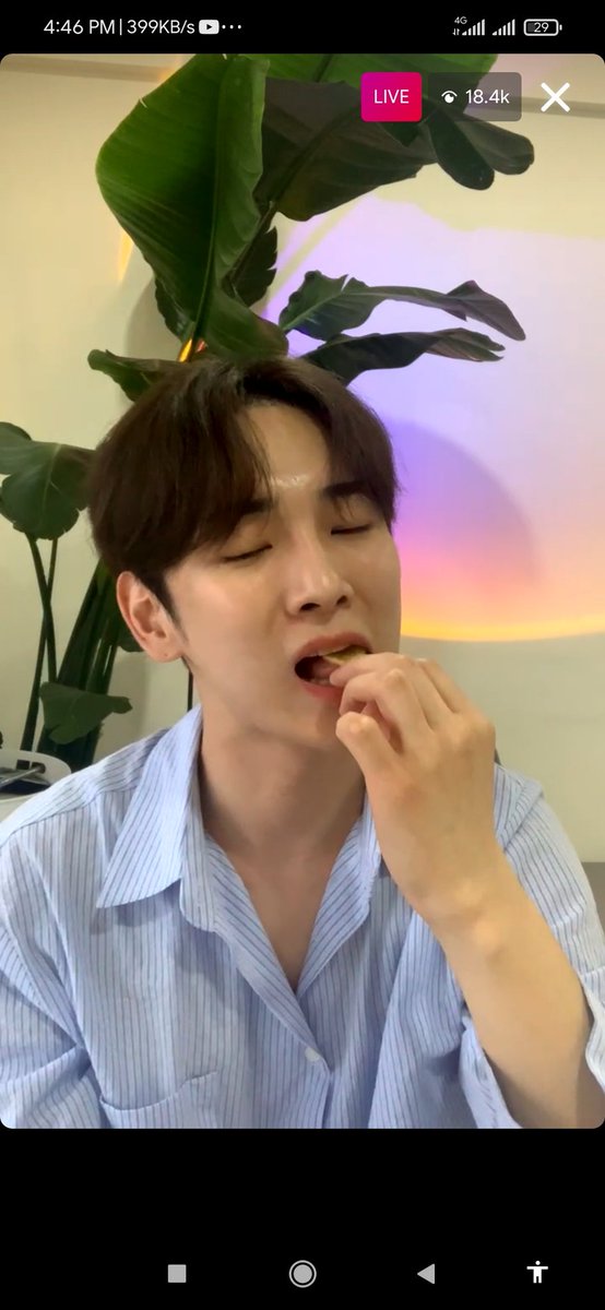 ItschoiShinelee's tweet photo. I want lips, ay Este chips🤣 https://t.co/ZXOPH8GaJu