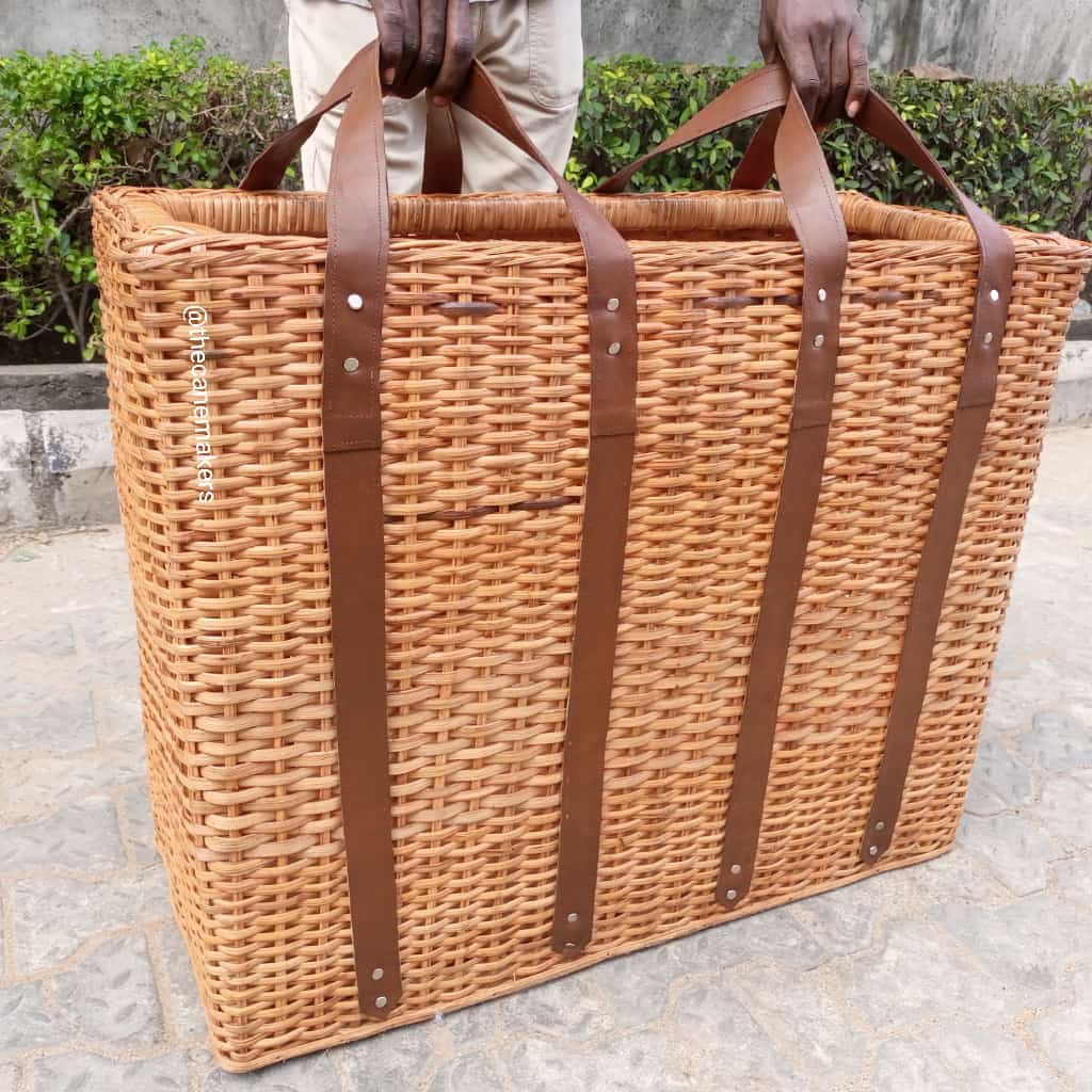 thecanemakers's tweet photo. This wicker Storage set for decluttering comes in two different designs.
This beauty is 2.6ft long and it is available on pre-order.
If you like what you see , send us a DM
Price :#25k
#TCMMadeit #storagebox #wickerbox #cabebox https://t.co/e5oxrfMLXV