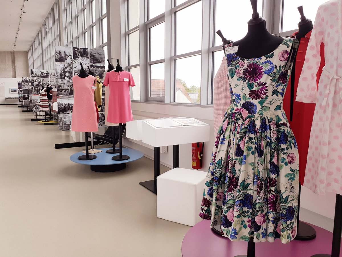 Sehnsucht nach Sommer, Sonne, Strand? Unsere Dauerausstellung bietet von der Strandparty in Brasilien über Kanutour in Norwegen bis zu Emma Peel auf der Burg Bentheim für jeden etwas.
Ab sofort im NINO-Hochbau wieder geöffnet! #museum #mode #nordhorn