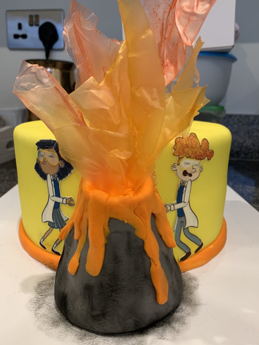 For her 9th birthday, Diya wished for a cake based on her favourite books, Anisha accidental detective by <a href="/SerenaKPatel/">Serena Patel</a>. <a href="/veemapatel/">Veema Patel</a> #justcakesbyveema made it happen with this amazing volcano chocolate cake ❤️