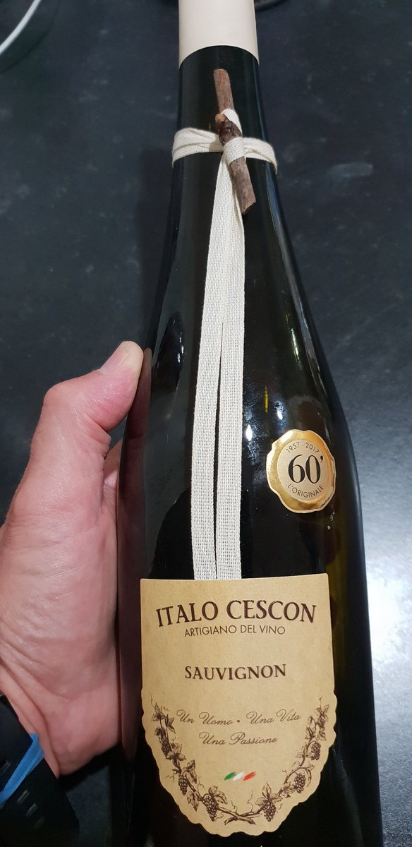 RandomWineScore's tweet image. Italo Cescon 2018 'Grave Sauvignon'. Pure oppulence. The only way to improve this wine is to have another glass. Italian 'Grave' translates to 'Serious'. And this is some seriously serious Sauvignon. In Wine Olymics this wine would be a Nadia Comaneci.