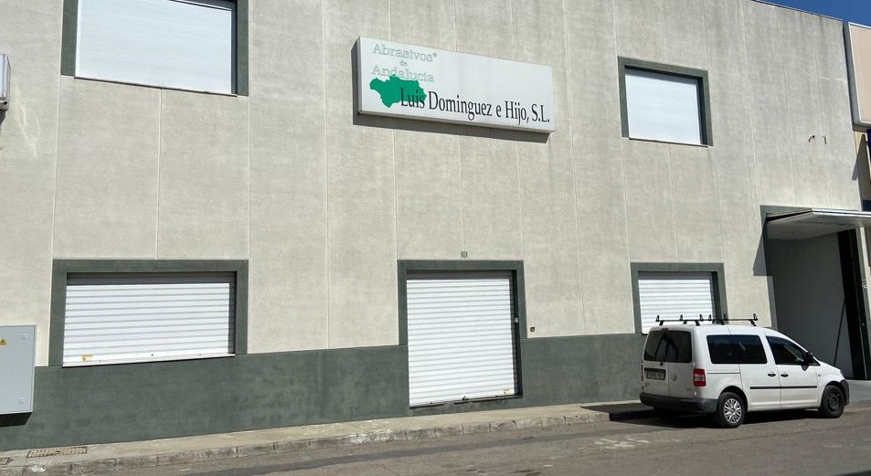 Entregamos carretilla retráctil mástil triplex reacondicionada Jungheinrich a Luis Domínguez. Gracias por confiar en nuestro equipo‼️