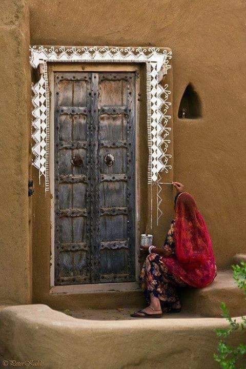 اُس نے وعدہ کیا ہے آنے کا 
رنگ دیکھو غریب خانے کا