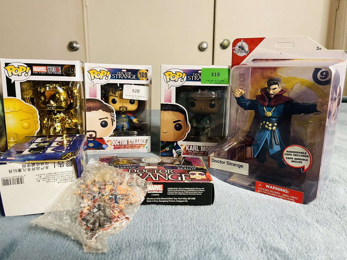 #DoctorStrange GIVEAWAY! I’m clearing out my collection a bit so there’s lots. I think you can see everything included below (the thing in the bag is a DS Infinity War brooch). RETWEET only to go into draw. Closes Tuesday 7pm, 1st June AEST. t&amp;cs in replies x