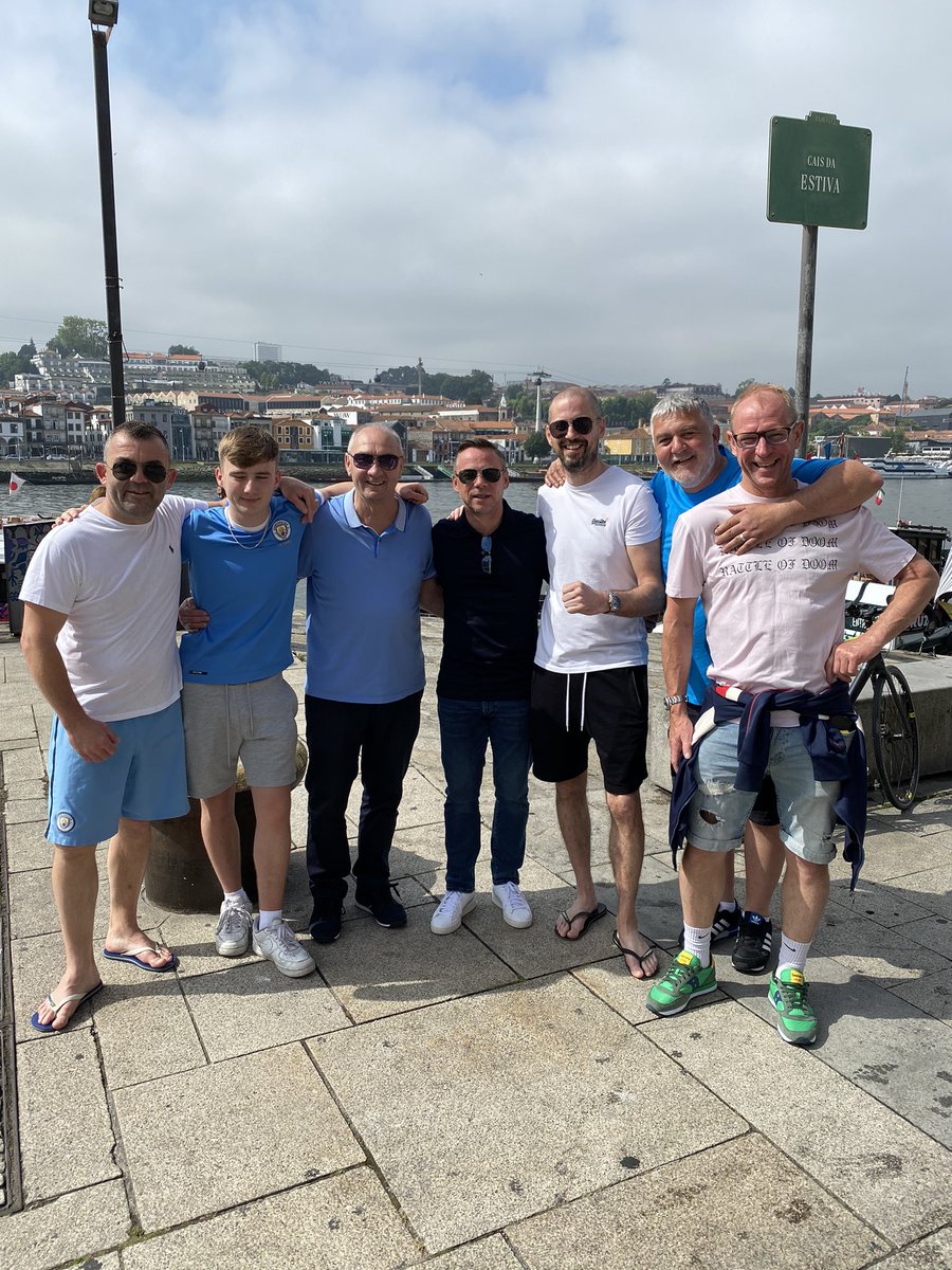 At the port with two city legends!💙💙💙💙 <a href="/brian_horton4/">Brian Horton</a> and <a href="/OfficialPDickov/">Paul Dickov</a>