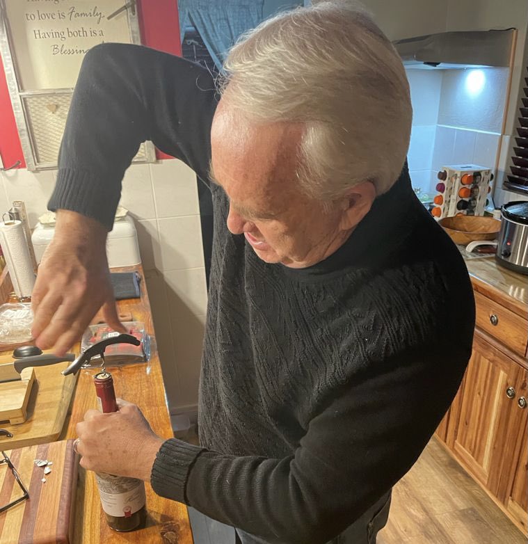 Gisteraand hierdie lieflike Merlot geskenk laat sneuwel. Lourensford, The River Garden, 2017. Gaan mooi saam met alles, selfs geen kos. Maar kwaliteit  geselskap is ń vereiste.