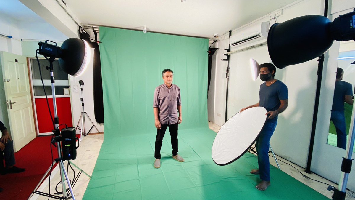 Raajje_tvPR's tweet photo. Heh! Heh! #EuroFoari2021- Euro ge match thaka preshow dhekkumah #TeamRTV in vaan jehey thayyaareethah baarah kuriah. Mihaaru kuriah midhanee photo shooteh https://t.co/GpiqQhymMj