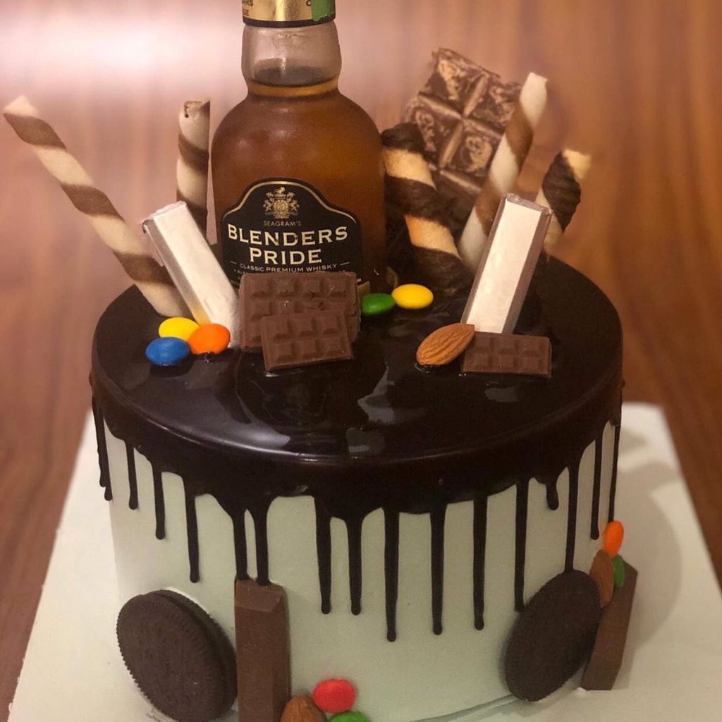 party_phatse's tweet photo. 🎂Cakes for the friend who is “Kabir Singh” of your group
🏷Tag your Friend whom you would get this cake for.

📍Book your cakes and party decoration needs from https://t.co/i3DR71iPNL
Official partner 7th Heaven Bakery

#cakes #surprise #party #startup #India #vizag #food #decor https://t.co/cqmtteE9hh
