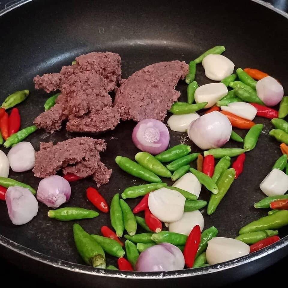 ochaorganic's tweet photo. มีแต่กะปิ อิอิ ยังไม่ได้คลุกเลยค่าาา
แต่ถ้าอยากทำทานเอง อย่าลืมกะปิออร์แกนิค ตราโอชะนะคะ *ไทน์อิน
 #ข้าวคลุกกะปิchallenge https://t.co/vNeAfp4WRm
