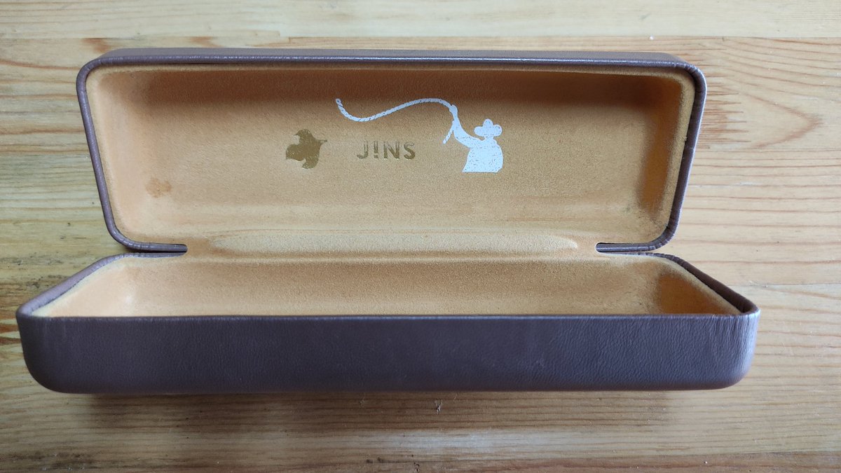 Uzivatel Yosiii Na Twitteru Jinsでいつか忘れたけど期間限定で無料でもらえたカウボーイのメガネケースもう一個欲しいな デザインいいし 素材的に表面にホコリとか付かないしすごい気に入ってるんだよな Uzivatel Yosiii Na Twitteru Jinsでいつか忘れたけど期間限定で無料でもらえたカウボーイのメガネケースもう一個欲しいな デザインいいし 素材的に表面にホコリとか付かないしすごい気に入ってるんだよな