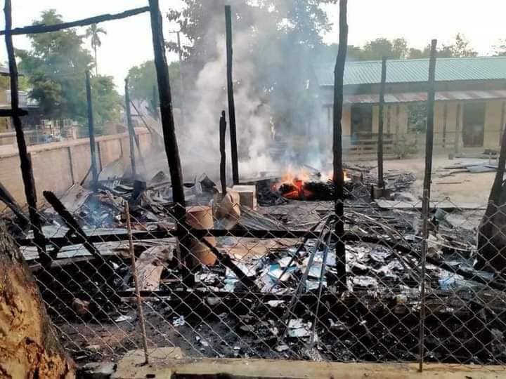 IrrawaddyNews's tweet photo. A fire broke out at No. 2 Basic Education High School in No. 1 Ward in Myaing, Magwe Region at around 11 pm on Friday, with reported sounds of bomb explosions. (Photo: CJ) #WhatsHappeningInMyanmar https://t.co/hVTsBY9TA3