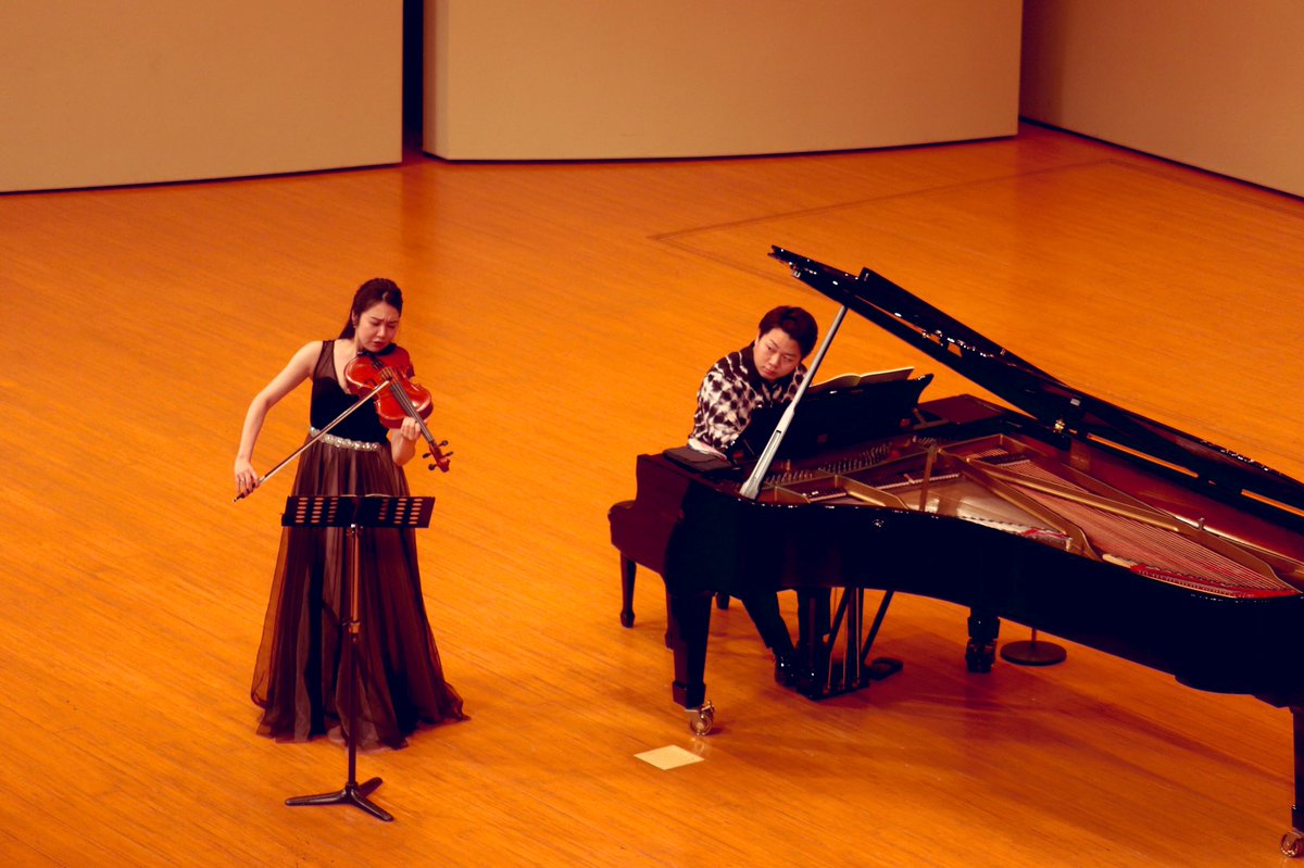 Julia Yamamoto 山本珠里杏 Juliay 212 Twitter