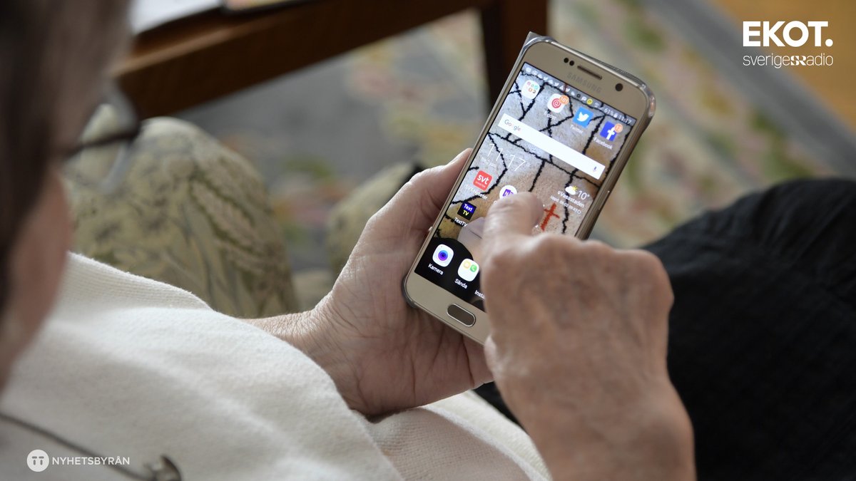 sr_ekot's tweet photo. En ny telefon-app testas nu för att upptäcka demens tidigare.

Personer som upplever minnesstörningar och deras anhöriga får svara på frågor i appen som sen avgör om en större minnesutredning i vården behövs.

https://t.co/n8UMkmkQfJ

Foto: Anders Wiklund/TT https://t.co/FSUzUmUSyl