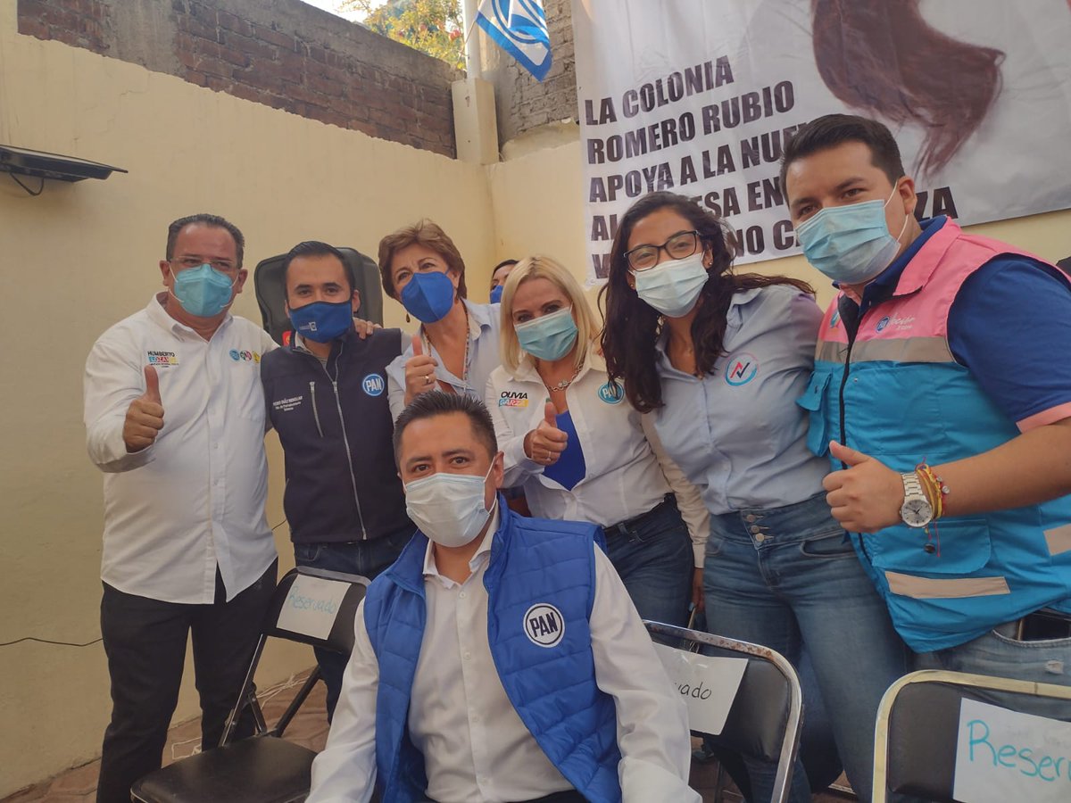 Nos reunimos con los vecinos y vecinas de la colonia Romero Rubio y junto con el apoyo del la militancia del #PAN, compartimos nuestras propuestas y conociendo lo que mas le preocupa a la comunidad. ¡Feliz fin de semana para todos! #VenustianoCarranza #HumbertoLozanoDiputado