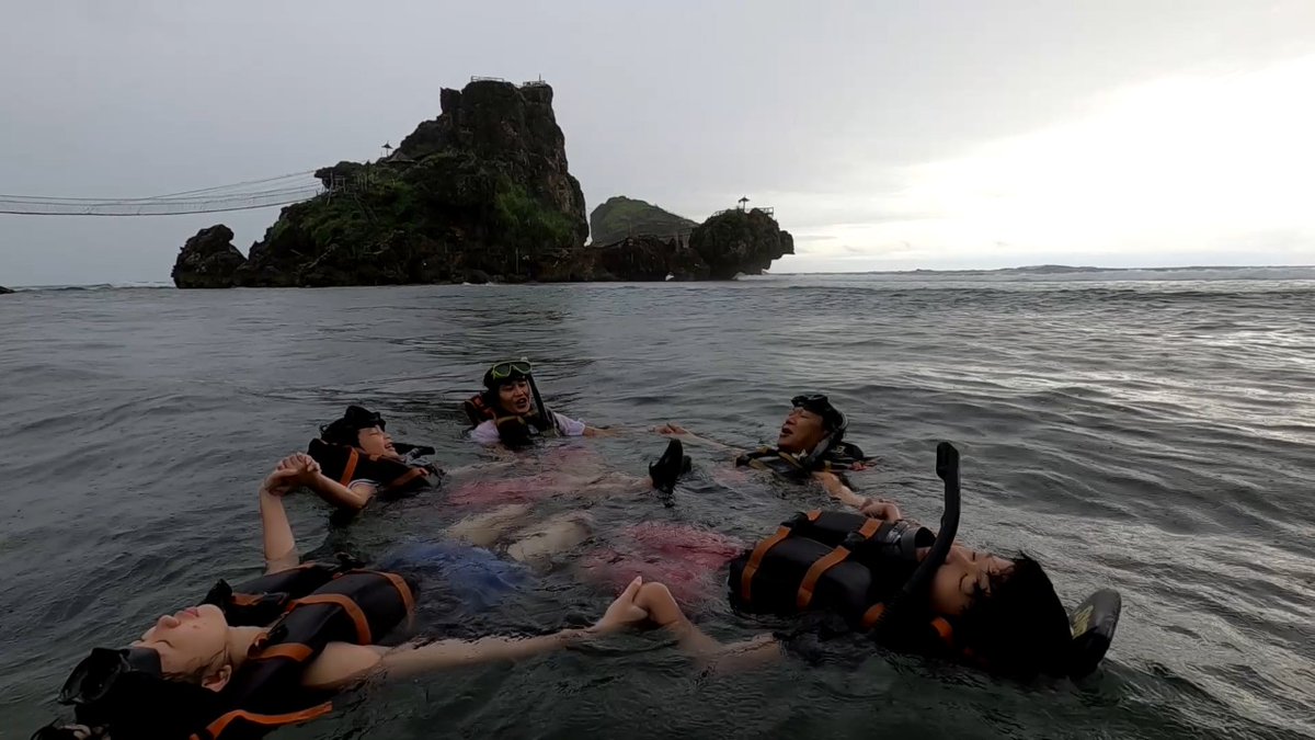 Keseruan snorkeling keluarga, bareng BNS di Pantai Nglambor!!!
youtube.com/watch?v=0ouXq9…