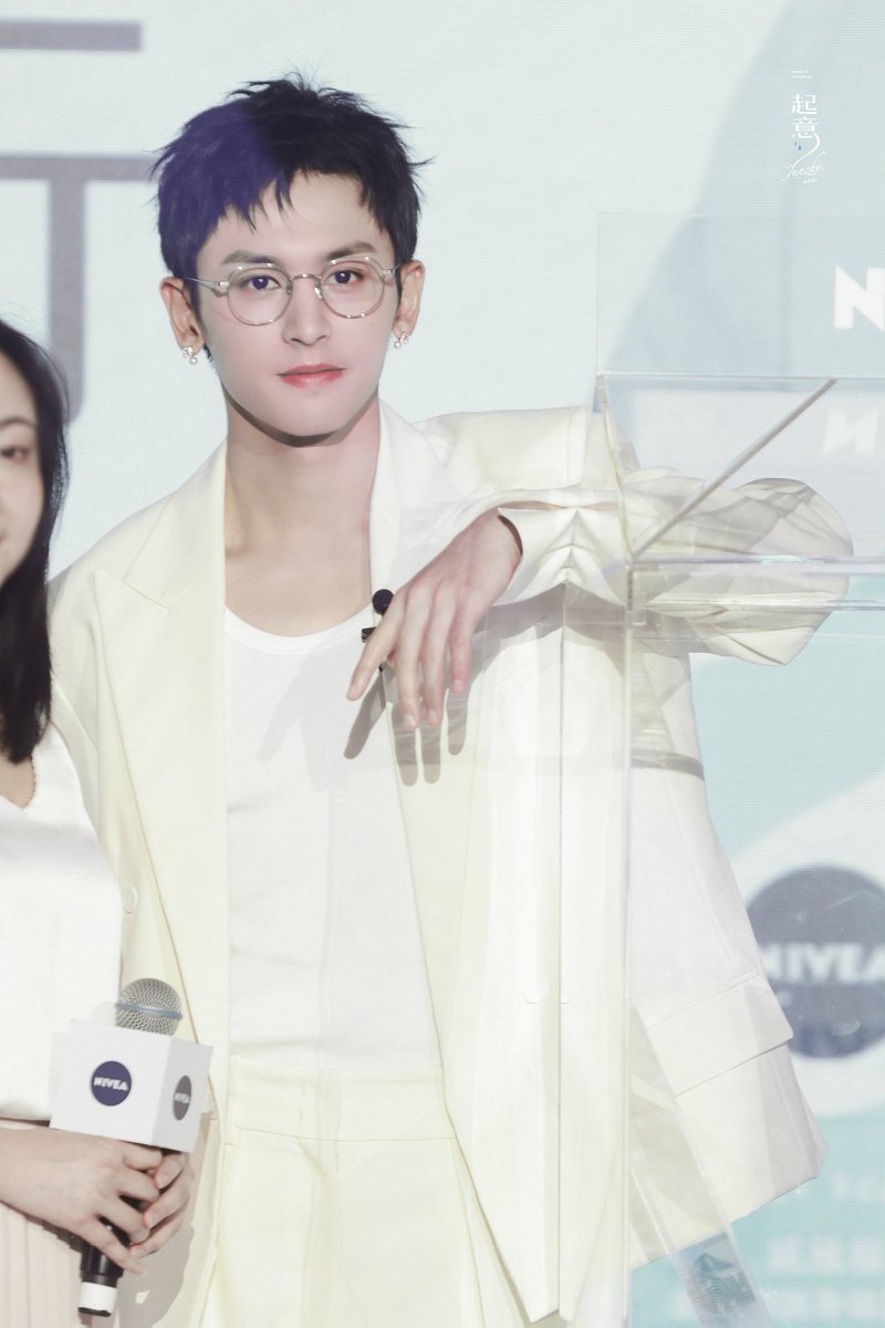 ZhangzhehanThai's tweet photo. 290521 : Nivea Event 

วันนี้บอสเราดูดีฝุดๆ หนุ่มแว่นสุดหล่อของไห่เจ๋อ

Cr.起意·9291
#张哲瀚 
#ZhangZhehan 
#จางเจ๋อฮั่น https://t.co/E36v6qlNGV