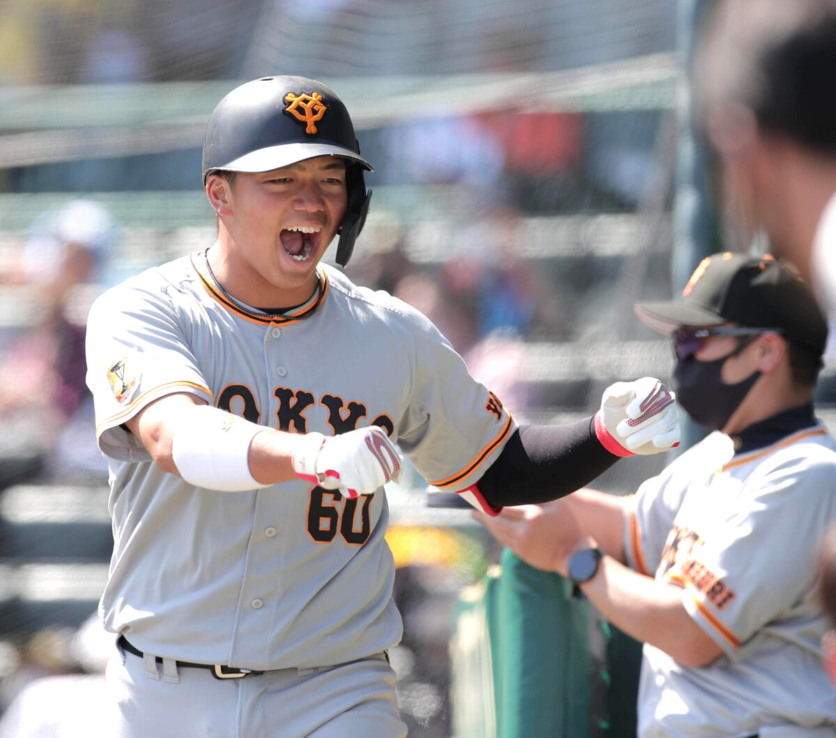 hochi_giants's tweet photo. 菊田拡和が同学年の西純からレフトへ豪快1号「甲子園でプレーできていることに興奮しています」ファーム交流戦阪神戦 https://t.co/nIWQhnaL3o #巨人 #ジャイアンツ #読売ジャイアンツ https://t.co/JmsK6MPngi
