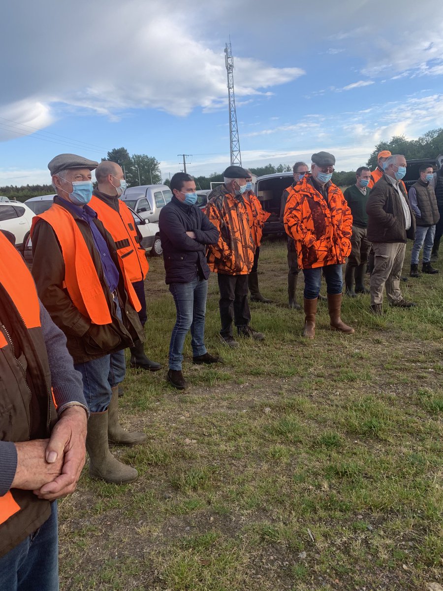 TouronEric's tweet photo. Rdv dès 6h avec nos amis chasseurs respectueux de l’environnement et de la biodiversité. Ils ne sont pas des ennemis de la nature , bien au contraire . C’est la ruralité soutenue par ⁦@C_MORANCAIS⁩ ⁦@LeChasseurFr⁩ ⁦⁦@isabelleleroy4⁩ ⁦@EricGrelier⁩ https://t.co/IxHj1SarMg