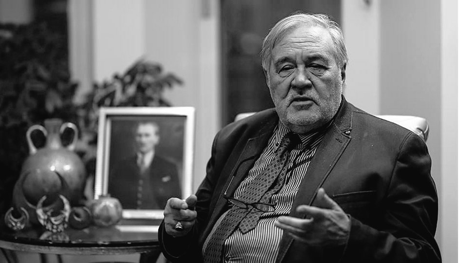 bilgibilgi_1's tweet photo. “Atatürk 4 sene işgalcilerle, 15 sene de cahillerle savaştı, bunu unutmayın. Bu ülkenin başlıca sorunlarından birisi cehalettir.”

| İlber Ortaylı | https://t.co/yIONw5HvNQ