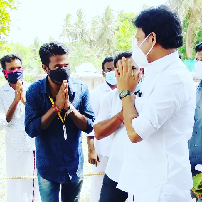 EswarTvs's tweet photo. இன்று #மாண்புமிகு #பள்ளிக் #கல்வித்துறை #அமைச்சர்  #ஆருயிர்அண்ணன்💘 #அன்பில்_மகேஸ்_பொய்யாமொழி அவர்களுடன்

#Corona | #TNLockdown | #TNGovt #திருவிடைமருதூர் #ஒன்றியஇளைஞரணி @Anbil_Mahesh @Udhaystalin @EswarTvs @mkstalin @sunpictures @dmk_youthwing @DMKThanjavur @DMKThiruchy https://t.co/ijGofeULlz