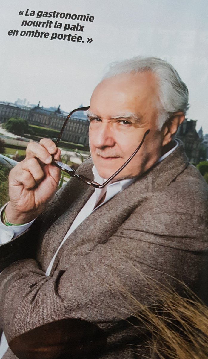 Fred2Mascureau's tweet photo. 👏 Dans son interview au Point, le chef multi-étoilé Alain Ducasse contribue à faire connaître et à faire aimer notre produit d'excellence qu'est le canard de Challans ! 🦆 #volaillesdechallans #confrérieducanard @VilledeChallans https://t.co/CXolbuiryj