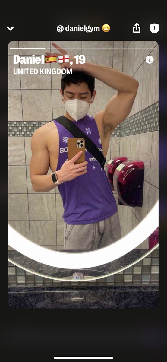 pokpokesa's tweet photo. ang hot niya???? https://t.co/hkbhLX8ToR