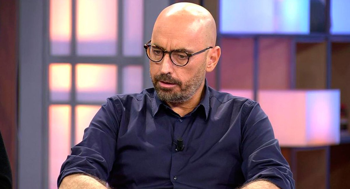 exclusivadg's tweet photo. 'Viva la vida' prescinde de Diego Arrabal como colaborador. El paparazzo marbellí no da crédito a esta decisión después de llevar 4 años en el programa https://t.co/Kvr0jVBqS9 https://t.co/qzRNgJqa7k