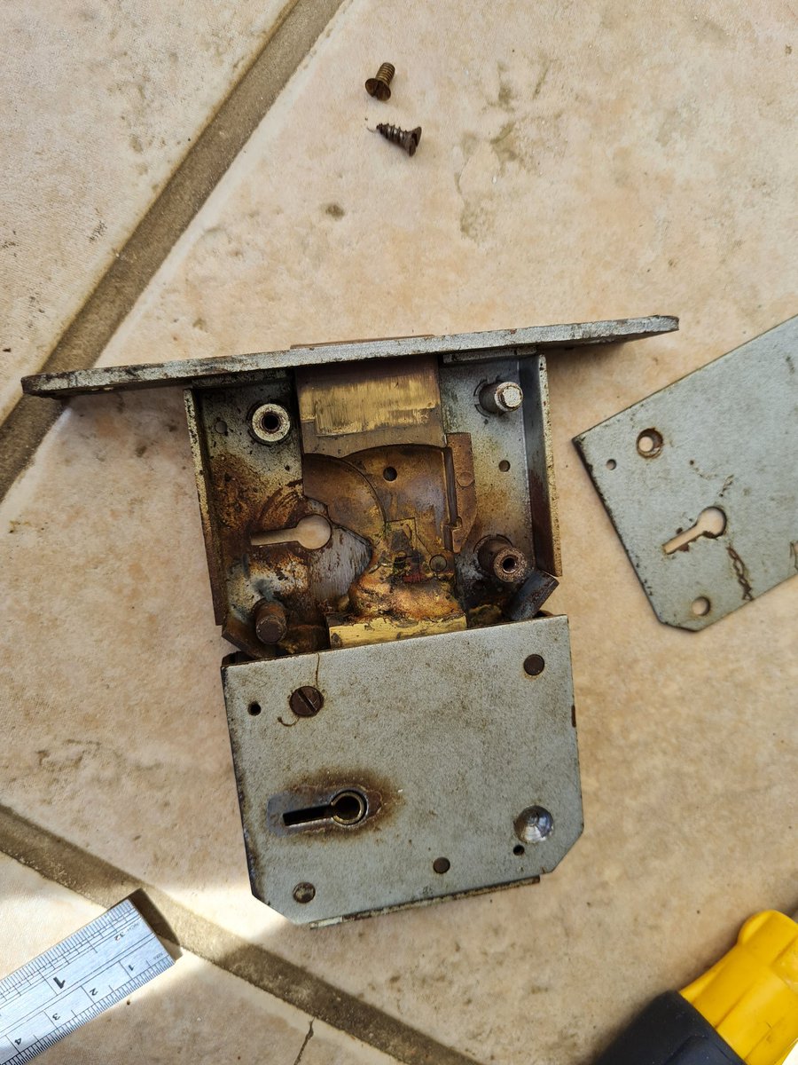 So I was going to replace a mortice deadlock yesterday and straight away I'm thinking the key way looks a long way back. This is what I took out of the door! #Locksmiths of #Oxfordshire......anyone know anything about this??😂