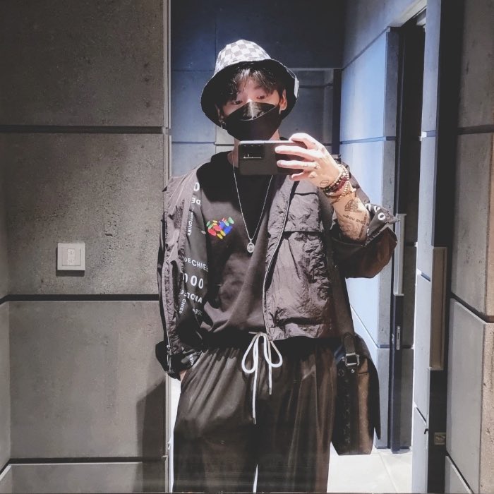 hourlyhk's tweet photo. 🖤⛓💣🎥                        🤍⛅️🎲💭 https://t.co/7rLpmTY2va