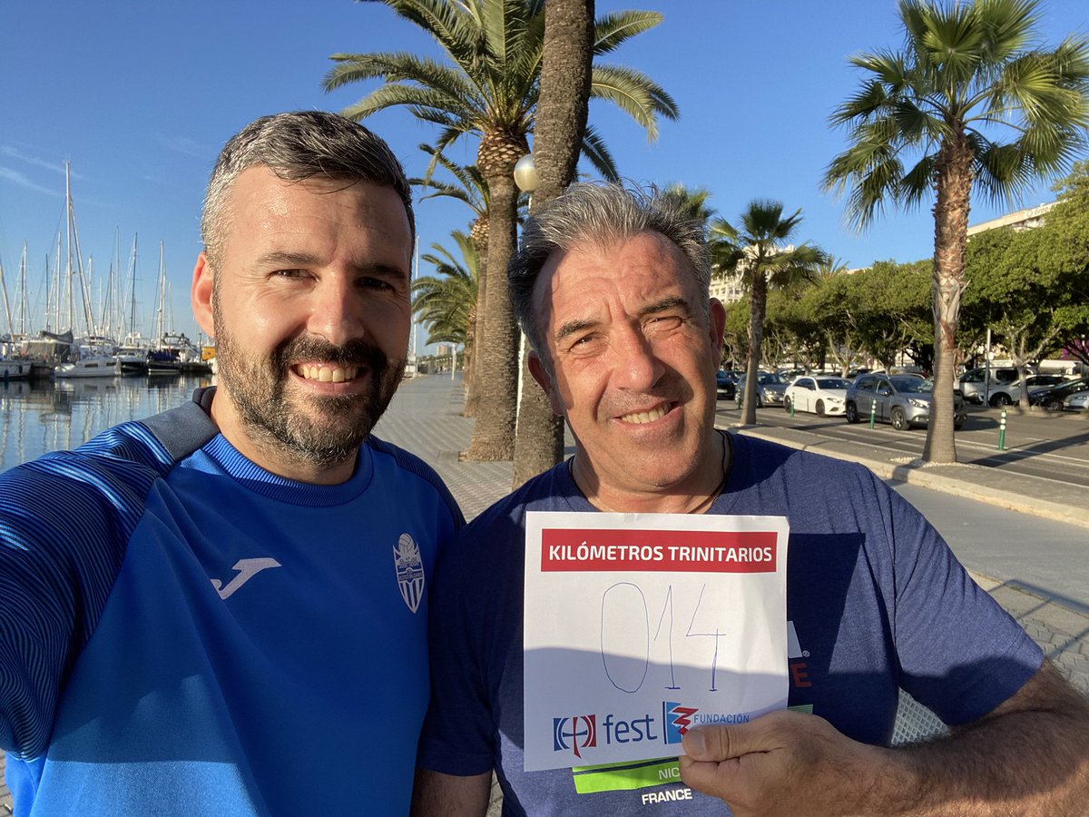 ⏰ 6:30h

🏃🏻‍♂️ #carrerasolidaria #kmtrinitarios @CCElTemple @centrosFEST 

🤗 Junto a @JNavalpotroB CEO de la @MaecenasEyC patrocinador que se ha unido a los 8 km

💪🏻 Deporte es salud