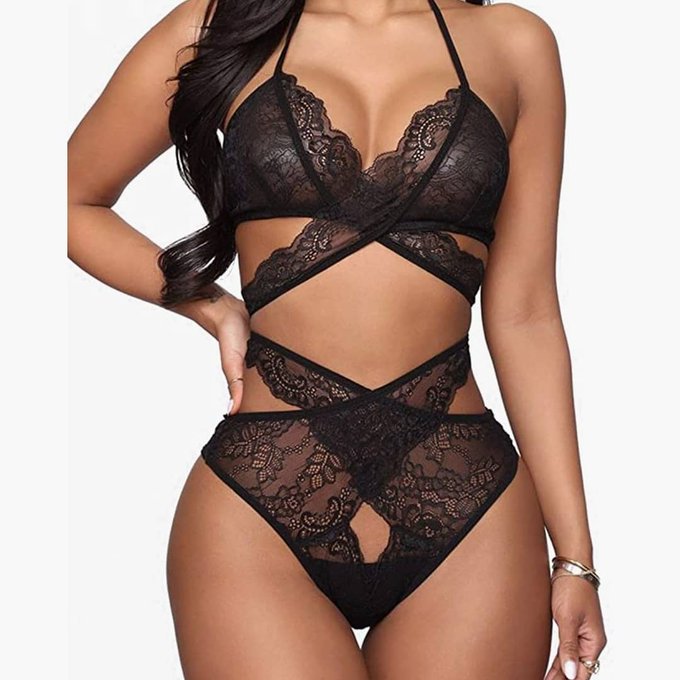 Buy me sum from my Amazon wishlist &amp; you get to see me wear it 👀🥵🥳 or just check it out incase you wanna