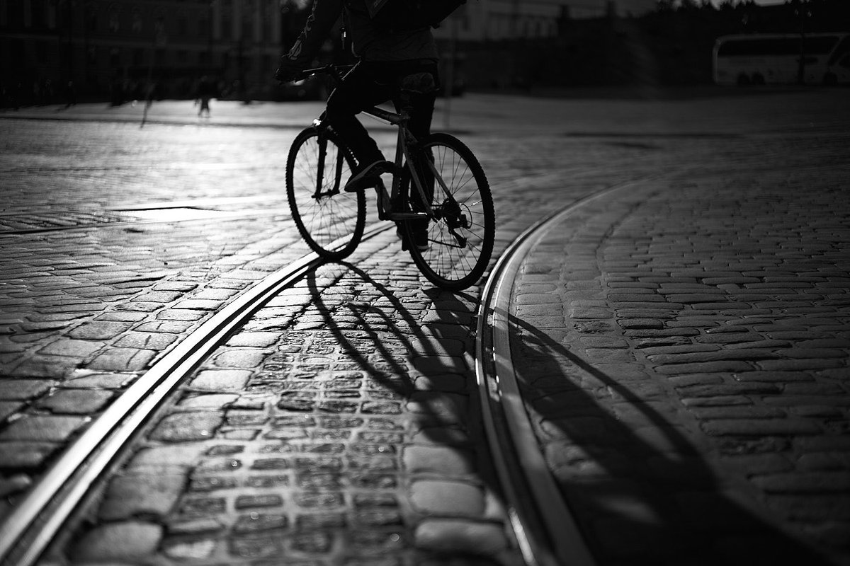 Next pic from my solo photo exhibition at Papu Cafe & Gallery. #Helsinki is a city of cyclist and also cobblestone streets. I love both and thus it’s not a surprise that you can see it in my pictures.

#photoexhibition #valokuvanayttely #valokuvaus #katukuvaus #streetphotography https://t.co/G6PIDn9vsI